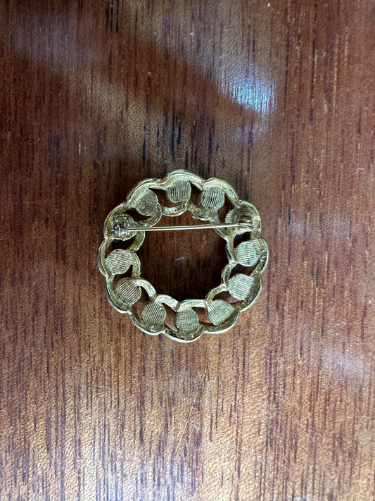Broche "Corona de Perlas Vintage"