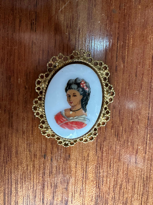 Broche "Dama de la Corte"