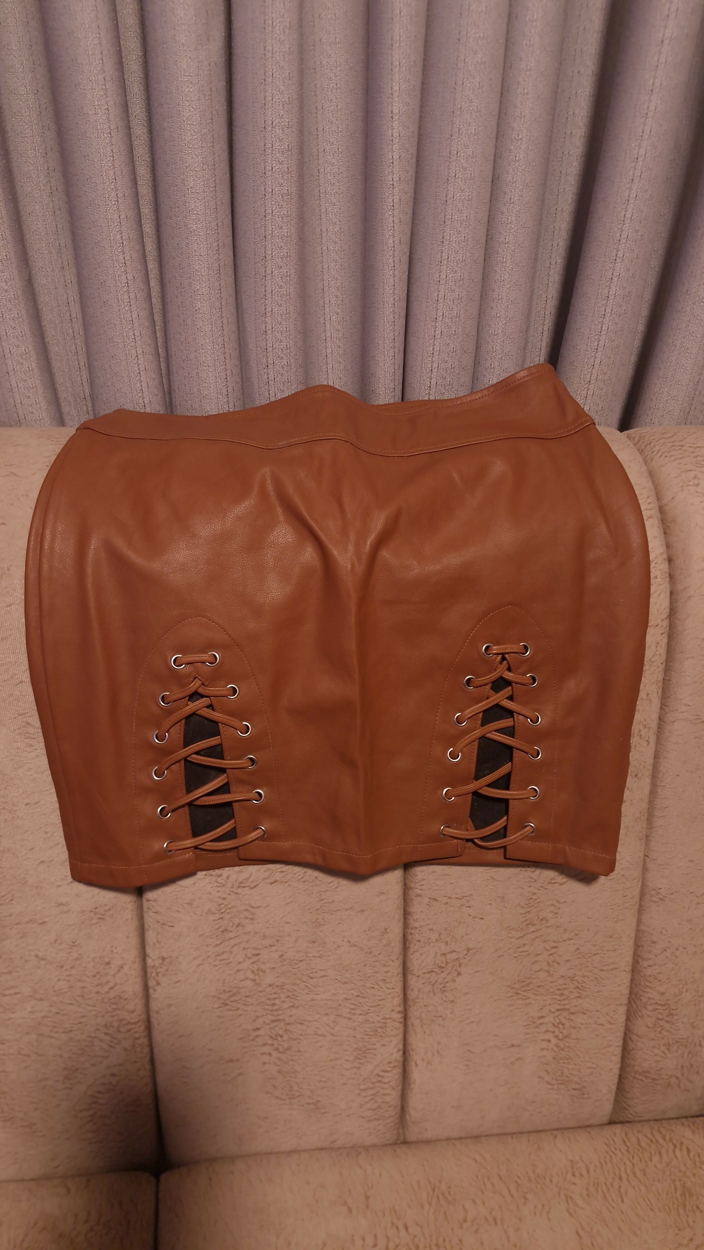 Falda Cuerina