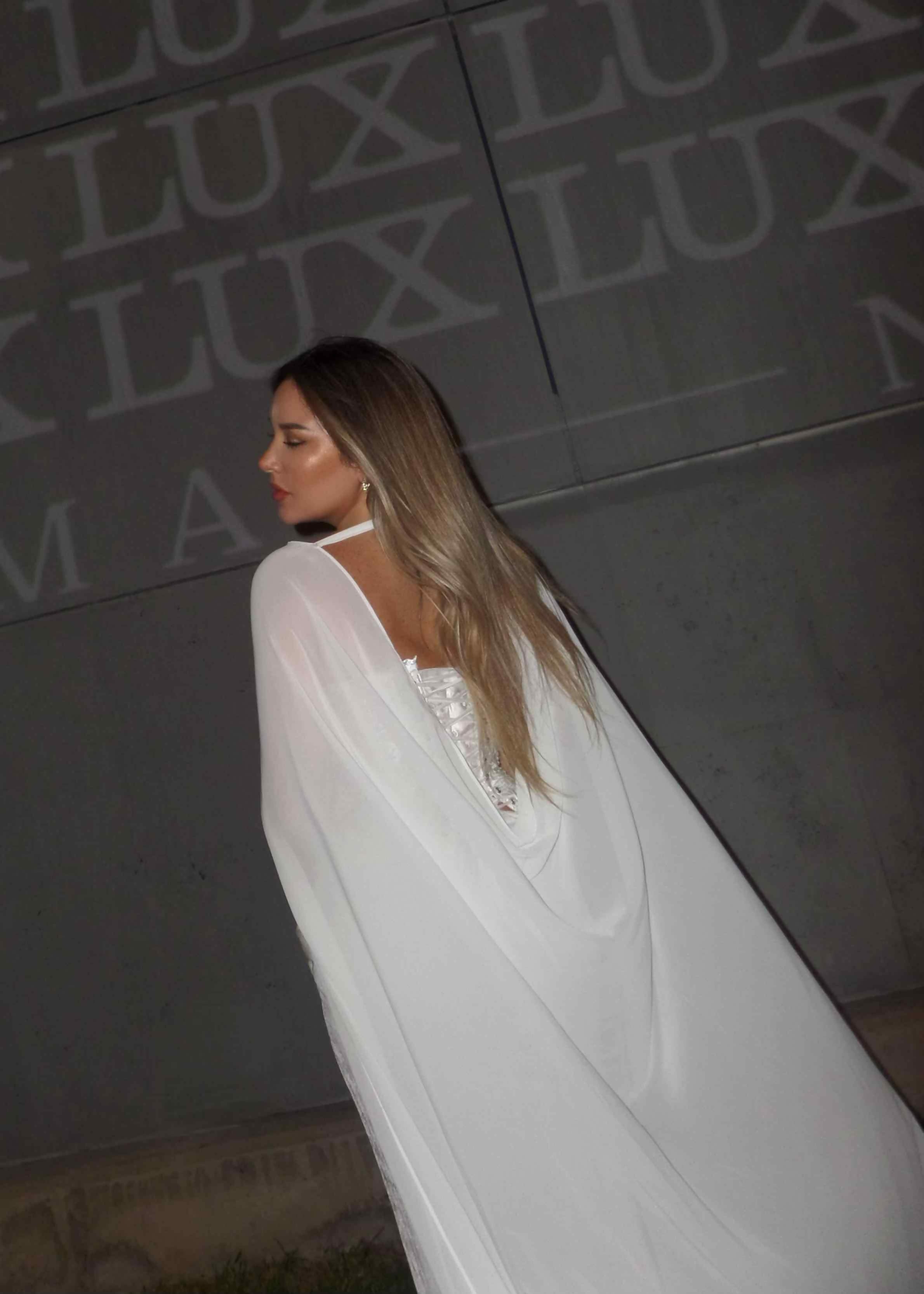 Capa LUX
