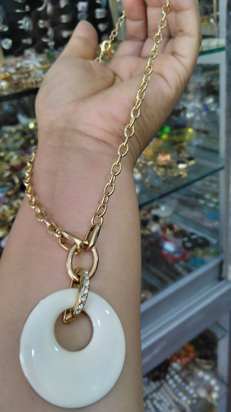 Collar "Halo de Crema y Diamantes"