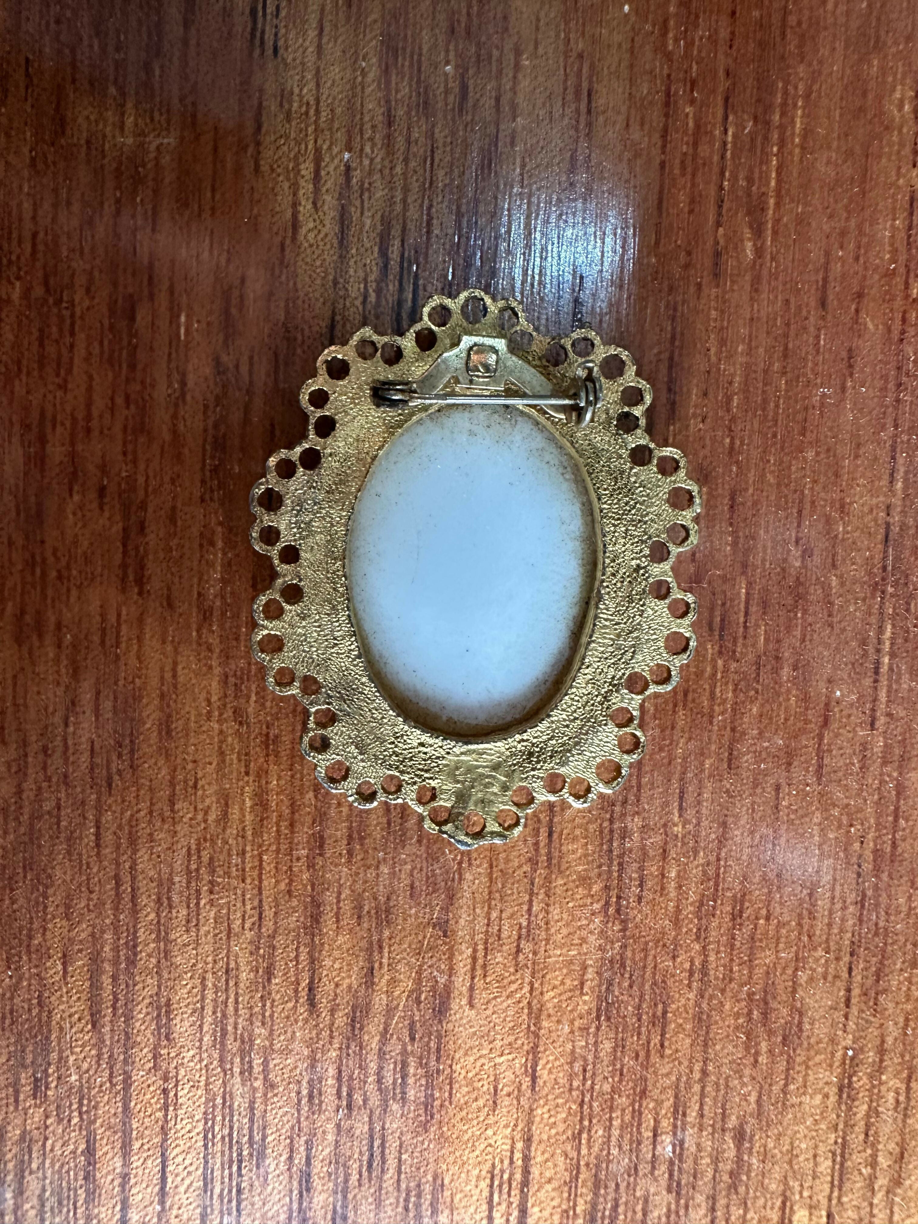 Broche "Dama de la Corte"