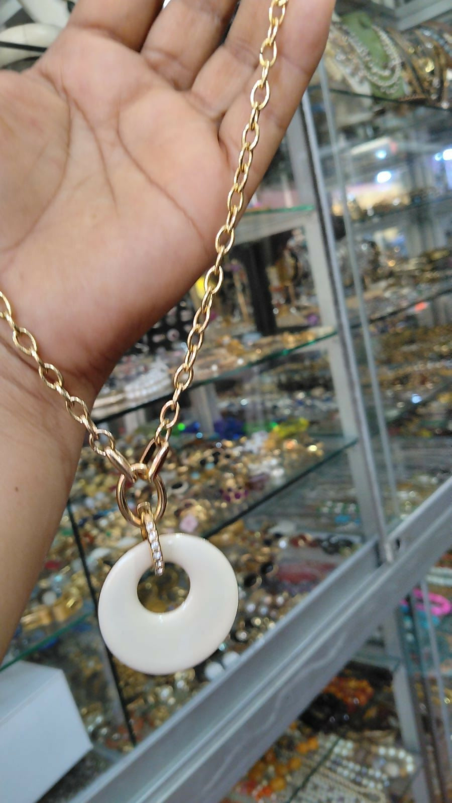 Collar "Halo de Crema y Diamantes"
