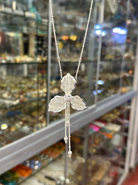 Collar "Orquídea de Plata"
